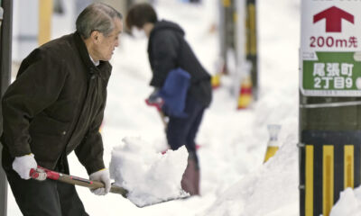 جاپان میں شدید برف باری، نظام زندگی درہم برہم 300 پروازیں منسوخ