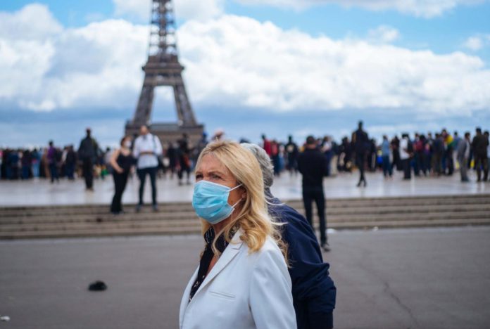 فرانس میں کورونا وائرس پابندیاں ختم کرنے کا فیصلہ