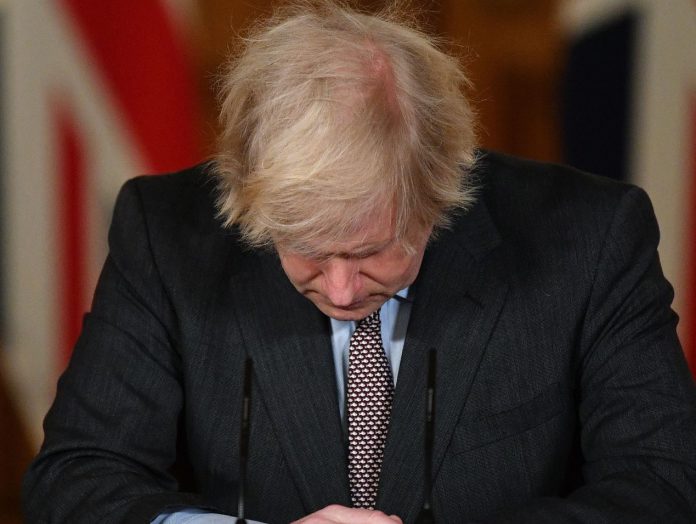 برطانوی وزیر اعظم بورس جانسن کو پارٹی سکینڈل پرمعافی مانگنی پڑگئی