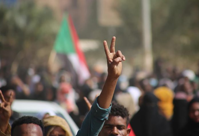 سوڈان میں فوج کے خلاف مختلف شہروں میں زبردست احتجاجی مظاہرے