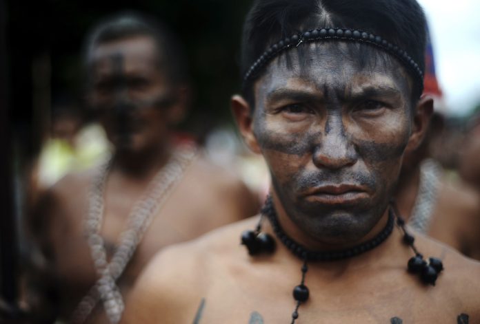 جنگلات میں دنیا سے الگ تھلگ رہنے والے انسانی قبیلے