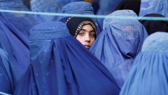 طالبان نے افغانستان میں عورتوں کے ليے چہرہ چھپانا لازمی قرار دے دیا