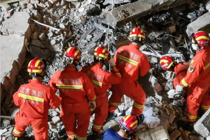 چین میں 8 منزلہ عمارت گرگئی، درجنوں ہلاک