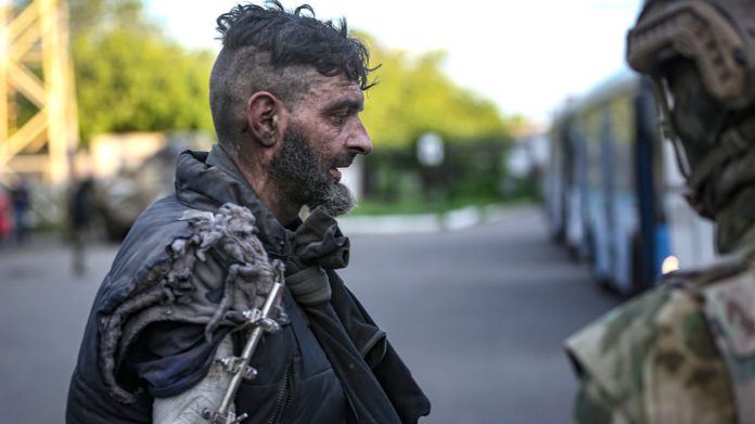 ہتھیار ڈالنے والے یوکرینی فوجیوں کے مستقبل کا فیصلہ عدالت کرے گی