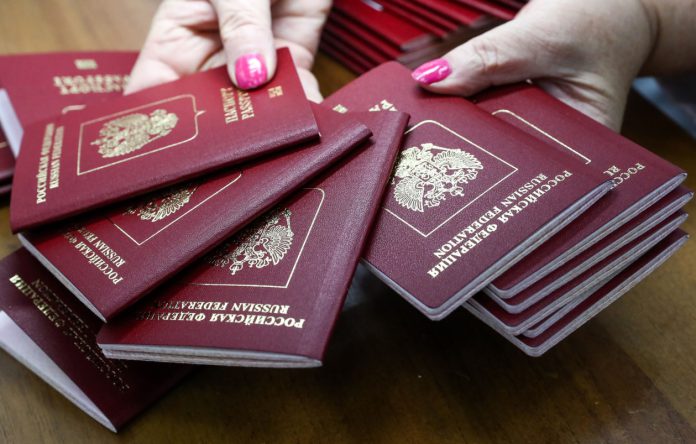 یوکرین کے خیرسن ریجن میں مقامی لوگوں کو روسی پاسپورٹ جاری ہوں گے