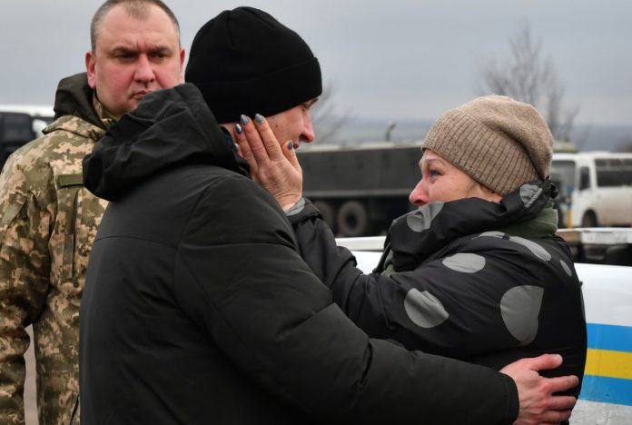 روس نے یوکرین کے ایک سو چوالیس فوجیوں کو رہا کر دیا