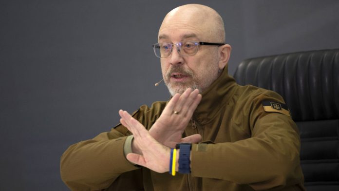 یوکرینی صدر نے ملک کے وزیر دفاع کو عہدے سے ہٹا دیا