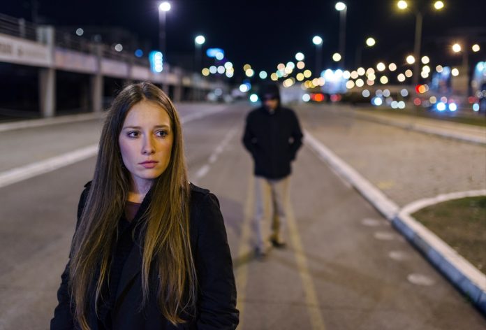 برطانیہ نوجوان لڑکیوں کے لئے غیرمحفوظ، ہراساں کرنے کی تعداد میں اضافہ