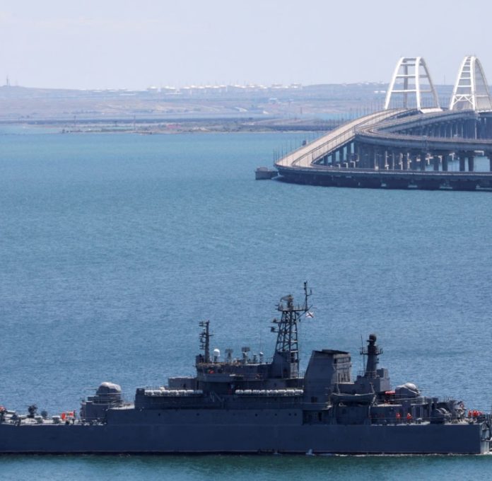 کریمیا پل پر یوکرین کا بحری ڈرون حملہ ناکام بنا دیا، روسی فوج