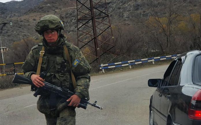 روسی فوج ناگورنو کاراباخ میں ٹریفک کنٹرول کررہی ہے، روسی وزارت دفاع
