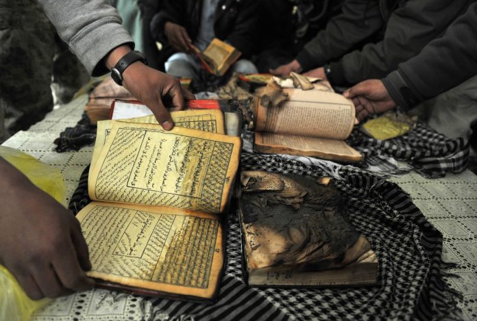 برطانیہ میں انتہا پسندوں کا مسجد پر حملہ، قرآن مجید کو آگ لگا دی گئی