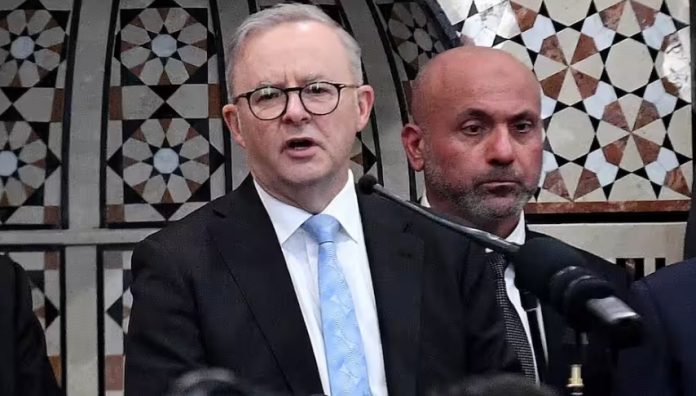 آسٹریلوی وزیرِاعظم کا سڈنی کی مسجد میں نمازِ جمعہ کے بعد اجتماع سے خطاب