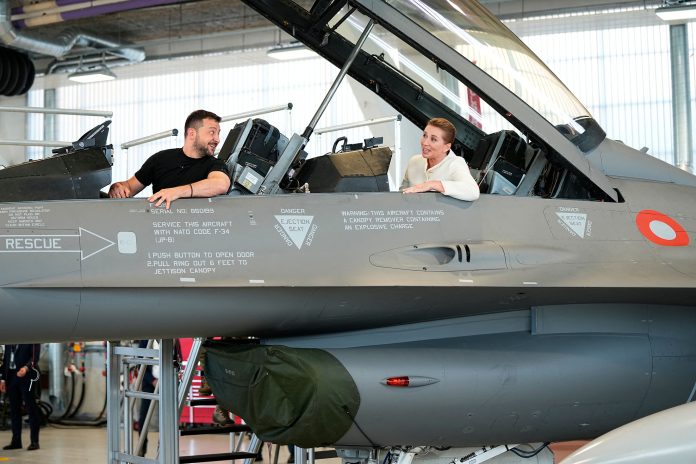 Ukrainian President Volodymyr Zelensky in F 16