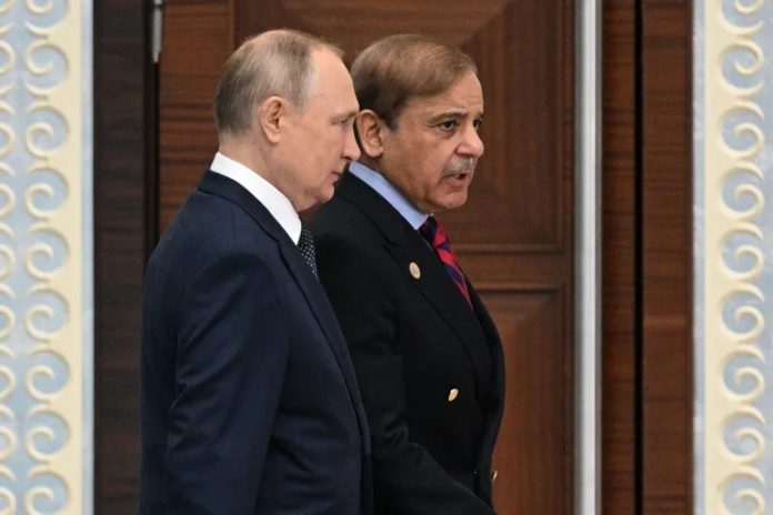 Russian President Vladimir Putin and Pakistan's Prime Minister Shehbaz Sharif