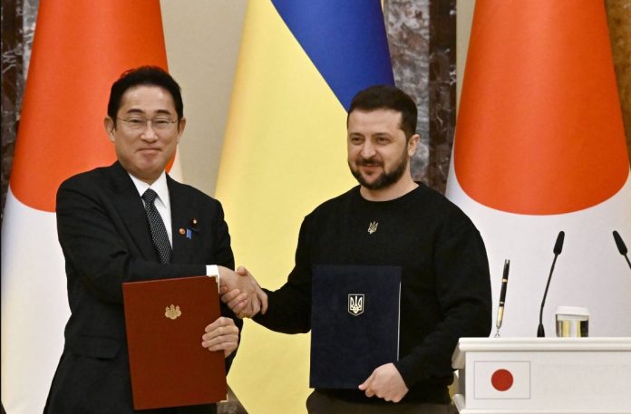 Japanese PM Fumio Kishida and Ukrainian leader Vladimir Zelensky