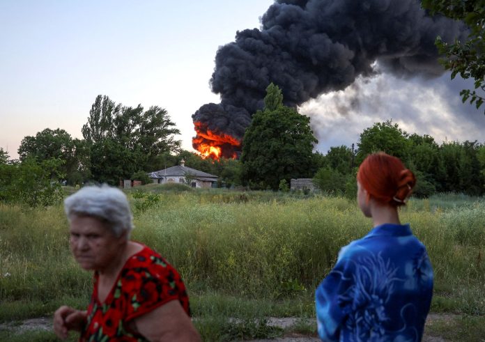 Russian military strikes Ukrainian general staff building