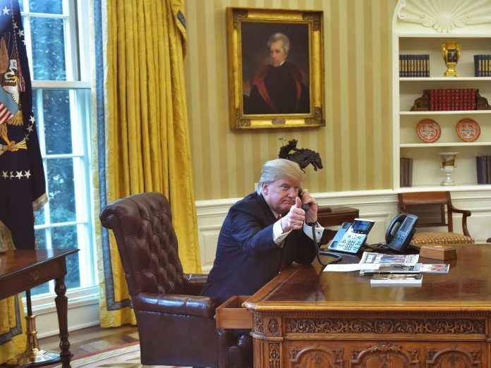 Donald Trump in Oval Office