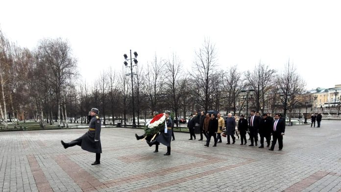 Speaker of the National Assembly of Pakistan, Sardar Ayaz Sadiq, laid a wreath at the Tomb of the Unknown Soldier in the Alexander Garden, near the Kremlin wall, in Moscow