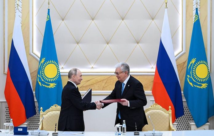 Russia's President Vladimir Putin and Kazakhstan's President Kassym-Jomart Tokayev