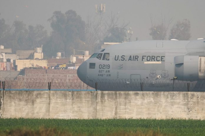 U.S. C-17 military plane