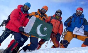 Pakistani mountaineers conquer Tirich Mir