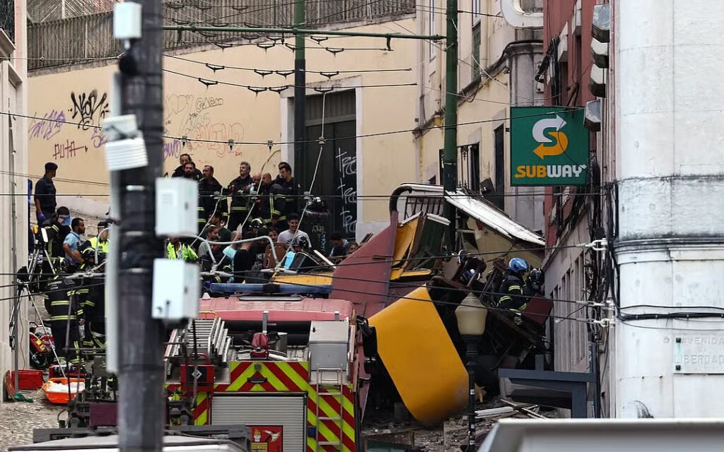 Lisbon tram derails